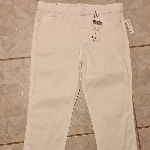 q Womens Gloria Vanderbilt Stretch White Capris Size 16.  NWT - Picture 1 of 7